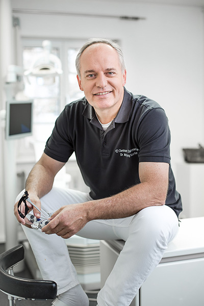 Dr. Wolfgang Kaefer, Zahnarzt für Zahnersatz in München.