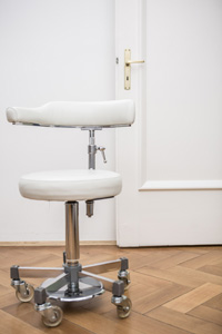 Zahnarzt mit moderner Zahnarztpraxis in München.