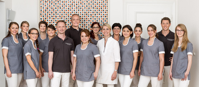 Das Zahnärzte-Team der Zahnarztpraxis Dr. Kaefer und Partner in Schwabing München.